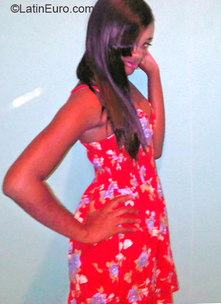 Date this young Jamaica girl Shevele from Kingston JM2359