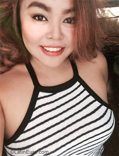 Date this delightful Philippines girl Chie from Manila PH935