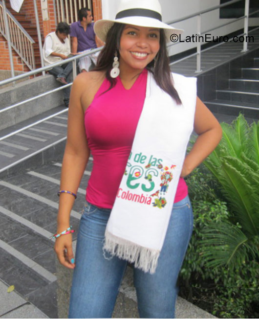 Date this foxy Colombia girl Alma from Bucaramanga CO19752