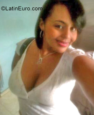 Date this happy Dominican Republic girl Karina from Santo Domingo DO26874