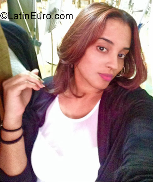 Date this sensual Dominican Republic girl Jazmn from Santo Domingo DO26883