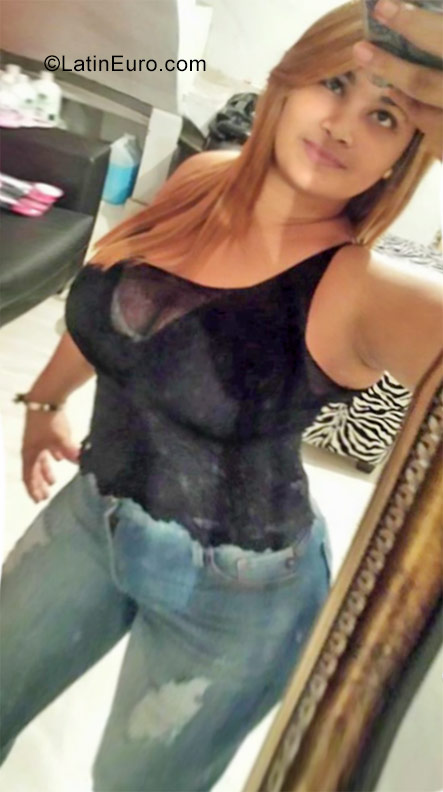 Date this sultry Dominican Republic girl Orquidia from Santo Domingo DO26904