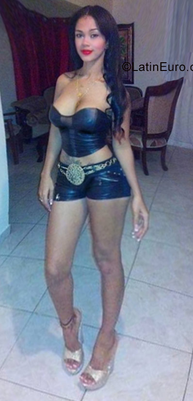 Date this nice looking Dominican Republic girl Zuleika from Santo Domingo DO26940
