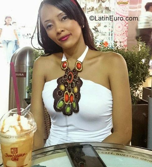 Date this lovely Colombia girl Ester from Cartagena CO19806