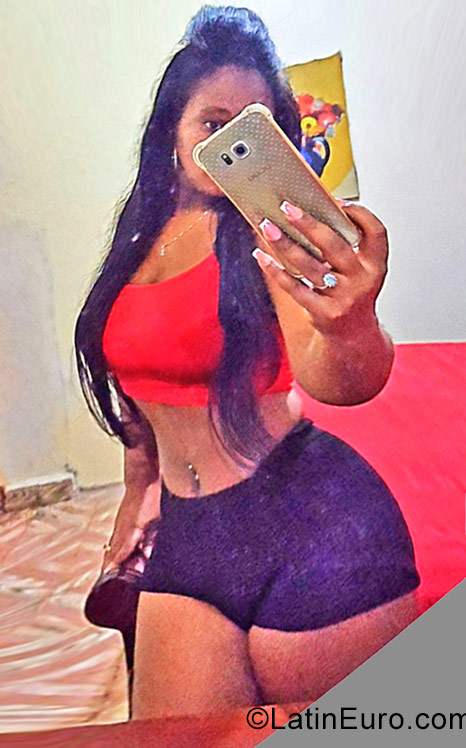Date this lovely Dominican Republic girl Dea from Santo Domingo DO26946