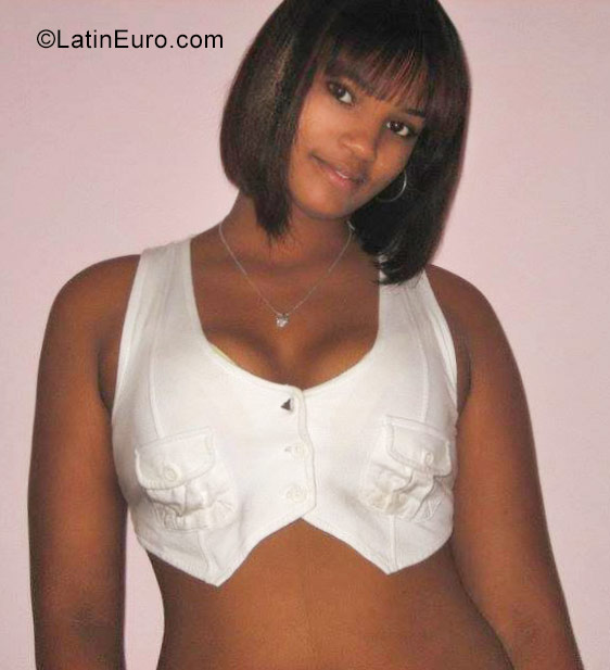 Date this hard body Dominican Republic girl Merlyn from Santo Domingo DO27002