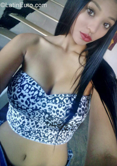 Date this gorgeous Colombia girl Tatiana from Medellin CO19940