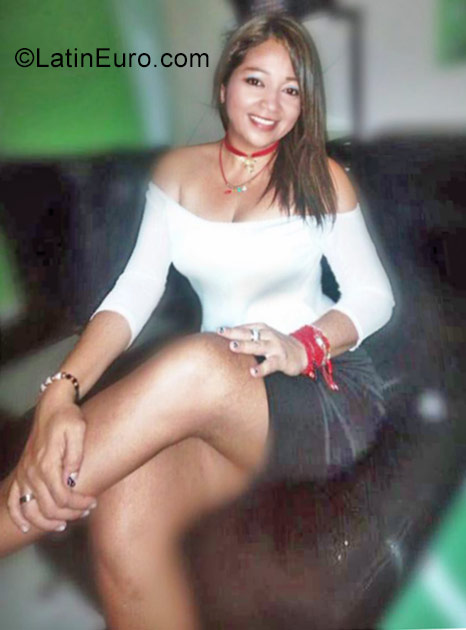 Date this sensual Colombia girl Darling from Barranquilla CO20089