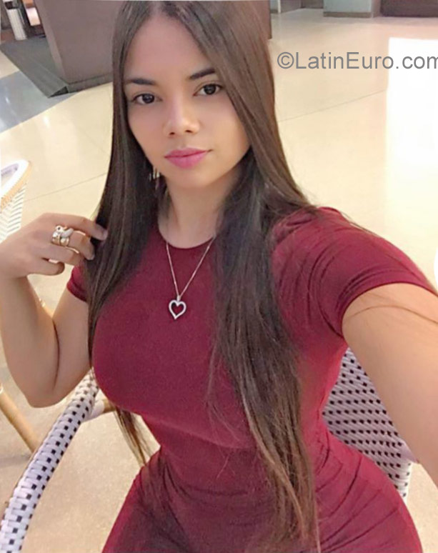 Date this tall Dominican Republic girl Keyla from Santiago DO27316