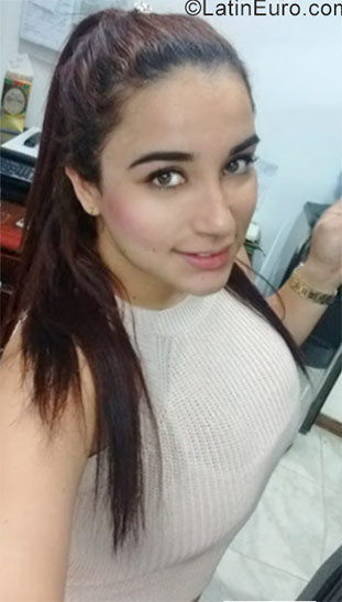 Date this happy Colombia girl Mary from Cali CO20194