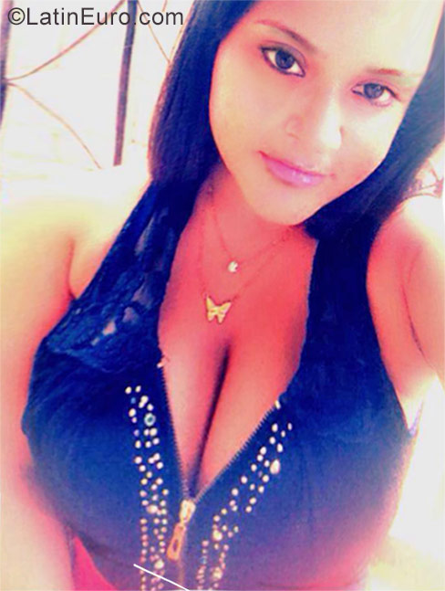 Date this cute Dominican Republic girl Yakeira from Santiago DO27390