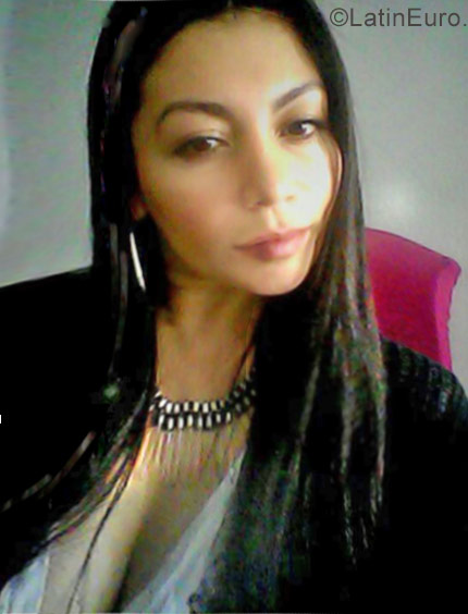 Date this stunning Colombia girl Soraya from Bogota CO20297
