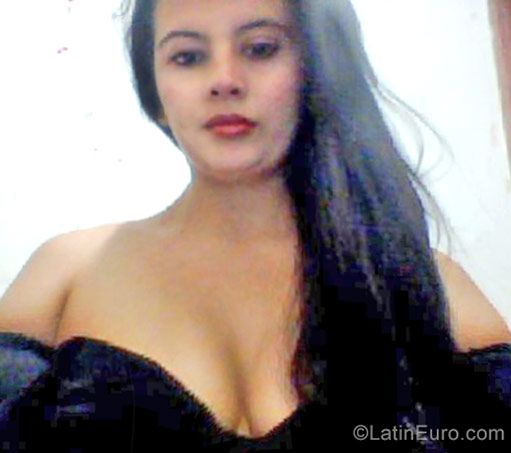 Date this good-looking Colombia girl Andrea from Medellin CO20340