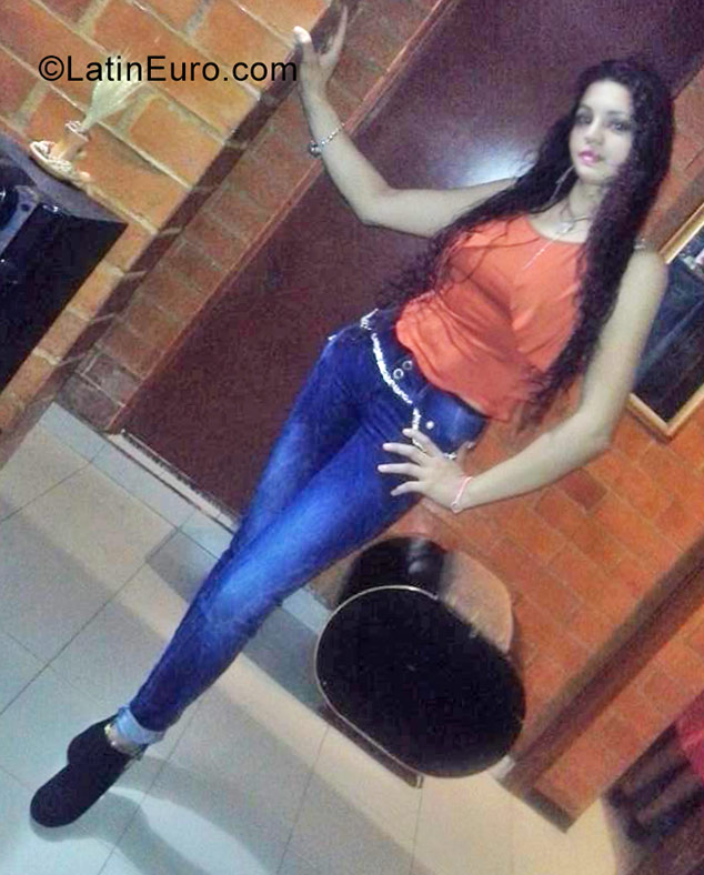 Date this cute Colombia girl Karol from Bogota CO20425
