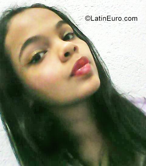 Date this attractive Brazil girl Bianca from Sao Paulo BR9918