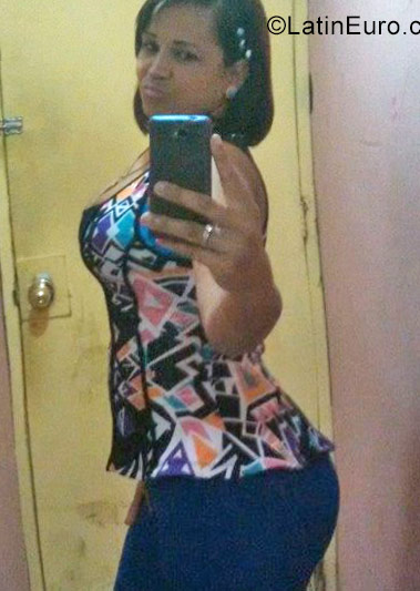 Date this sultry Dominican Republic girl Juany from Santiago DO27587