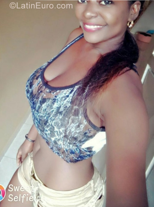 Date this hot Colombia girl Tinkerbel from Buenaventura CO20775