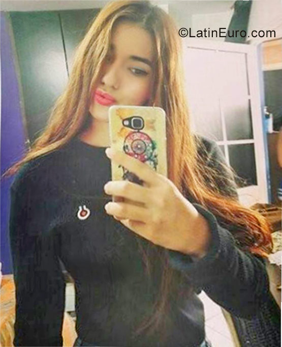 Date this cute Colombia girl Laura from Bucaramanga CO20867