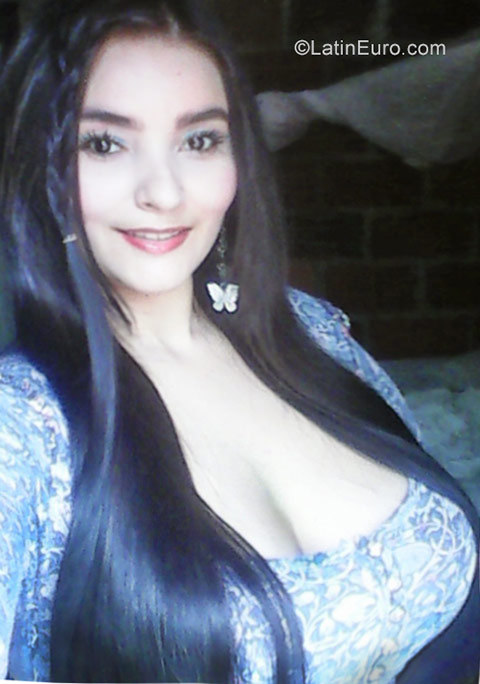 Date this delightful Colombia girl Caroly from Cucuta CO20877