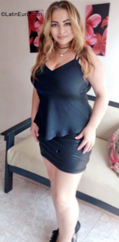 Date this hot Colombia girl Maria from Medellin CO20882