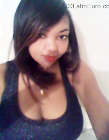 Date this funny Dominican Republic girl Yine from Santo Domingo DO28039