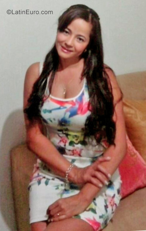 Date this georgeous Colombia girl Melissa from Envigado CO20949