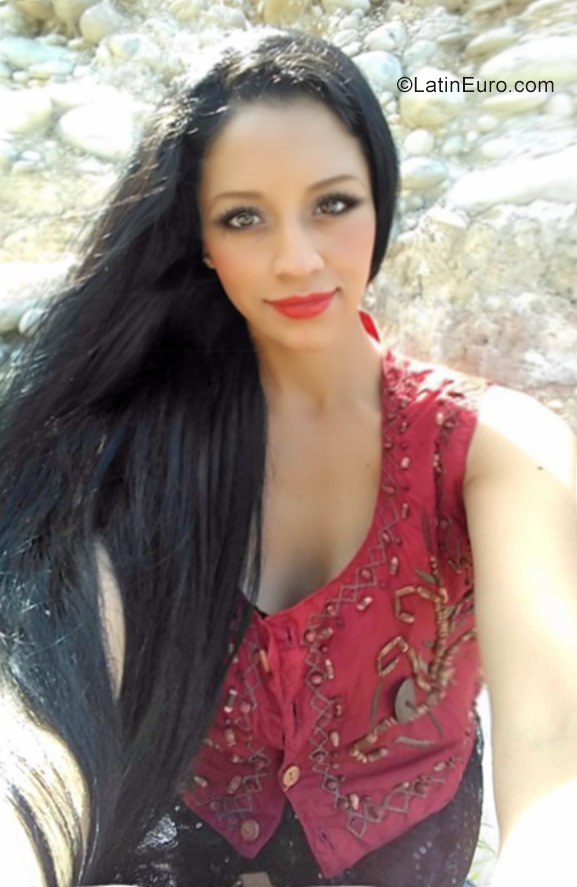 Date this delightful Colombia girl Maira from Bogota CO21068