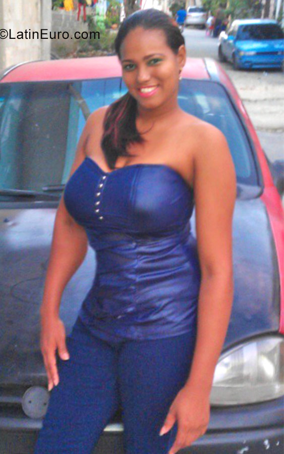 Date this charming Dominican Republic girl YAMELL from Santo Domingo DO28333