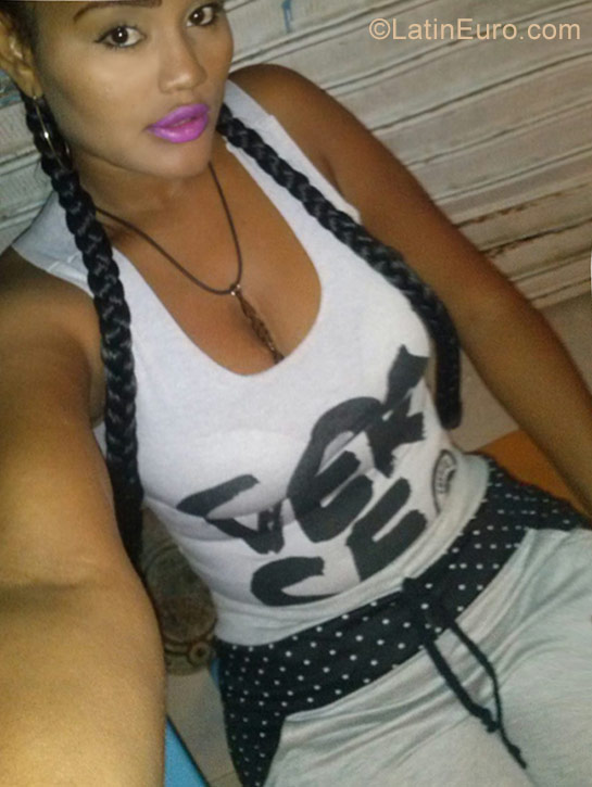 Date this sultry Colombia girl Yeisi from Cartagena CO21256