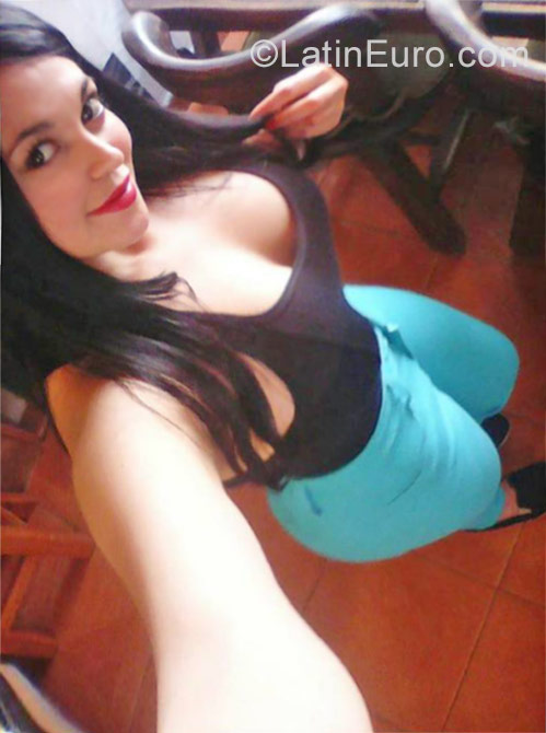 Date this happy Colombia girl Jeny from Bogota CO21319