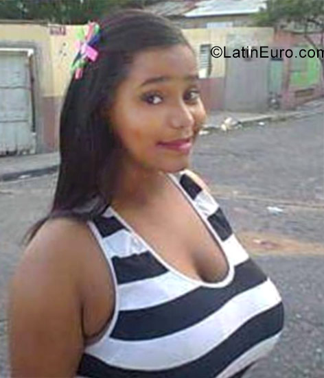 Date this nice looking Dominican Republic girl Katerine from Santiago DO28615