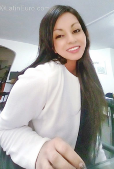 Date this cute Colombia girl Alejandra from Bogota CO21477