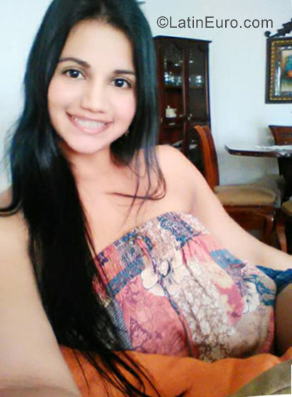 Date this pretty Colombia girl Jessica from Cali CO21499