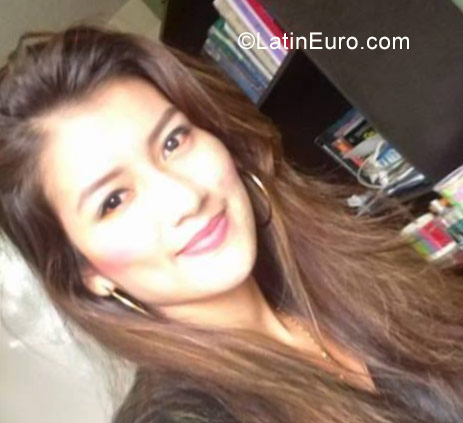 Date this foxy Colombia girl Yenny from Bogota CO21497