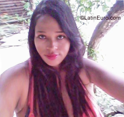 Date this sensual Dominican Republic girl Dahiana from Santo Domingo DO28791