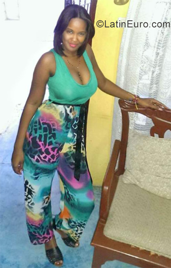 Date this lovely Dominican Republic girl Nairoby from San Cristobal DO28801