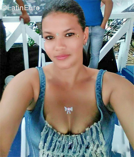 Date this charming Dominican Republic girl Denny from La Vega DO28881