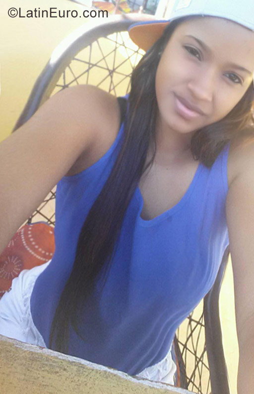 Date this tall Dominican Republic girl Gabriela from Santiago DO28887