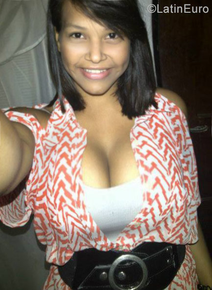 Date this nice looking Venezuela girl Mariana from Maracaibo VE856