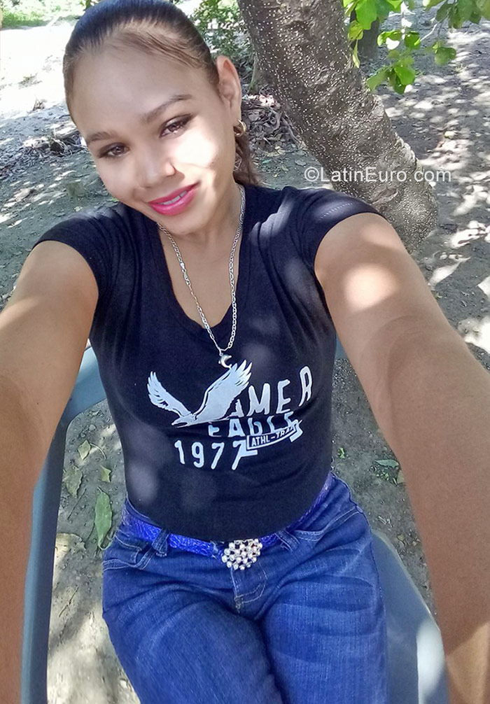 Date this funny Dominican Republic girl Nelfily from Santiago DO29048