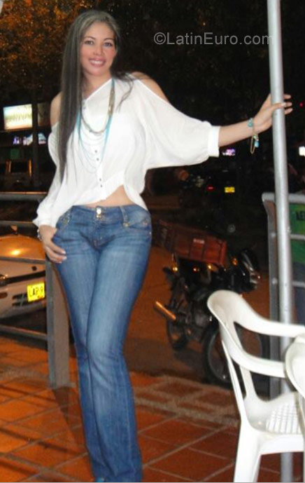 Date this beautiful Colombia girl Clarita from Bogota CO21715