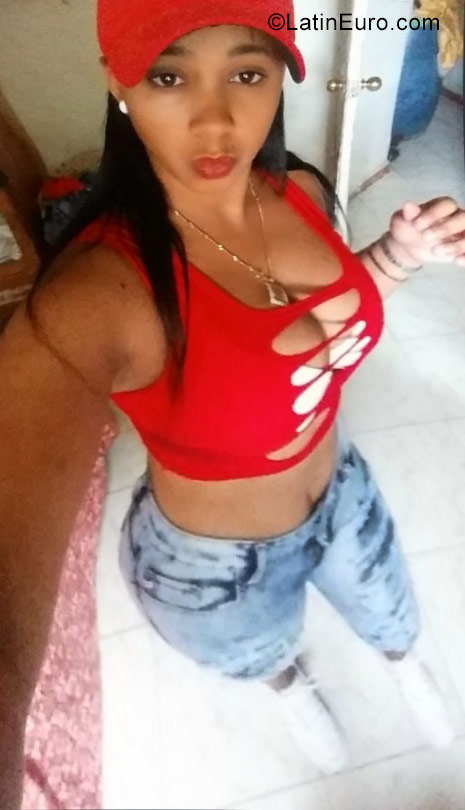 Date this beautiful Dominican Republic girl Nayelin from Santo Domingo DO29339