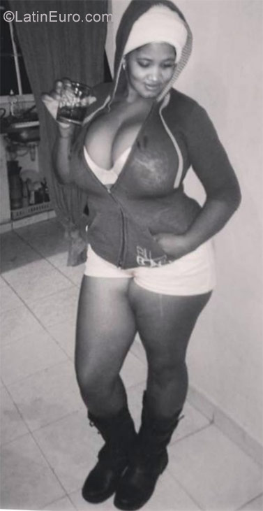 Date this voluptuous Dominican Republic girl Ana from Santo Domingo DO29383
