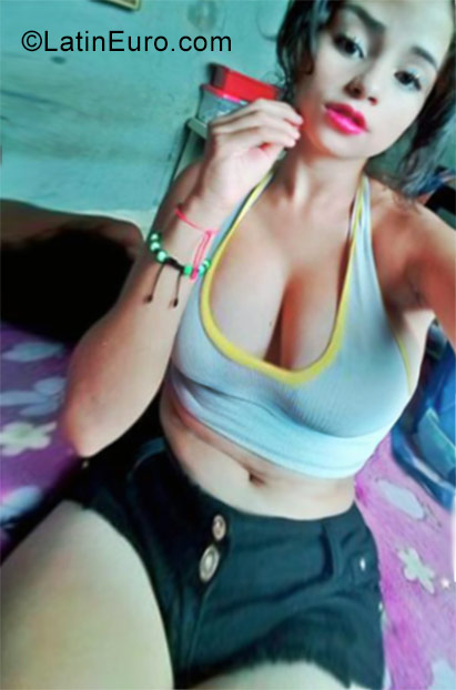 Date this voluptuous Colombia girl Kamila from Valledupar CO21868