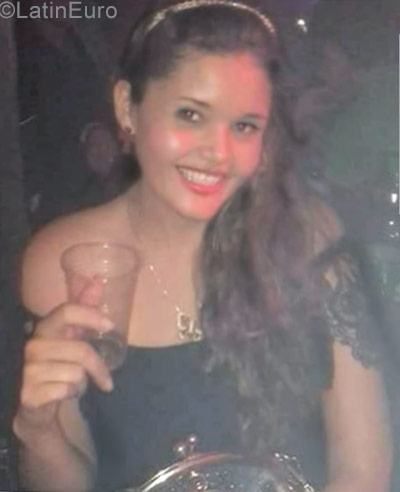 Date this beautiful Colombia girl Marecela from Florencia CO21887