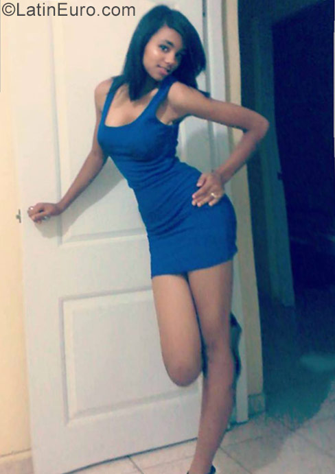 Date this georgeous Dominican Republic girl Deriana from Santiago DO29425