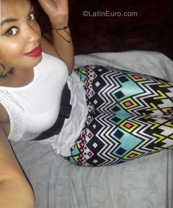 Date this stunning Dominican Republic girl Nairoby from Santiago DO29487