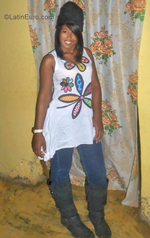 Date this foxy Dominican Republic girl Ruth from Santo Domingo DO29489