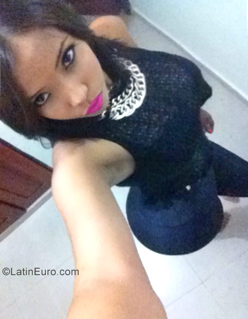 Date this attractive Dominican Republic girl Vanesa from Santo Domingo DO29494