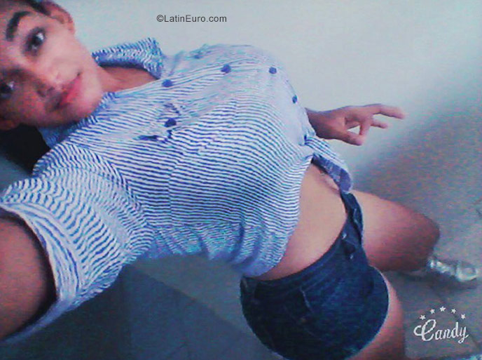 Date this happy Dominican Republic girl Chris from Santo Domingo DO40919